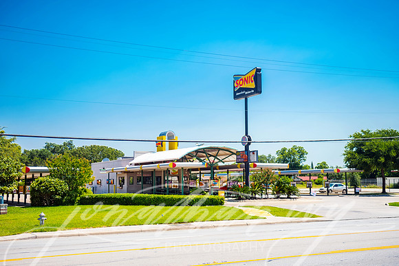 JIP-MarcusMillichap-Sonic5031RigsbyAve-25