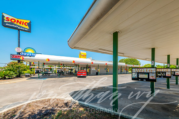 JIP-MarcusMillichap-Sonic5031RigsbyAve-34