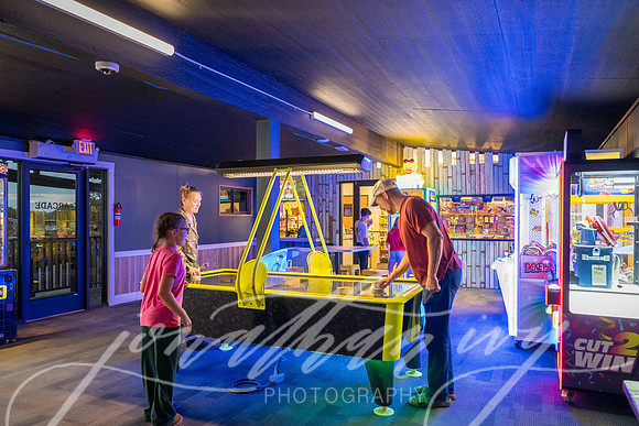 JonathanIvyPhoto-ThePinkEnvelope-Splashway-Crawfish-WineFest-2026-004