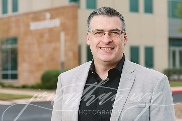 JonathanIvy-Accenture-GlennHoward-Headshots-032023-05