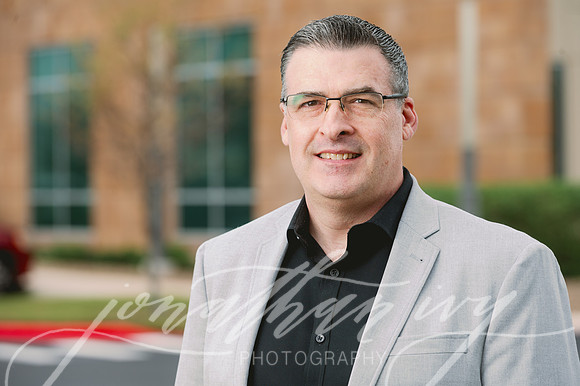 JonathanIvy-Accenture-GlennHoward-Headshots-032023-02