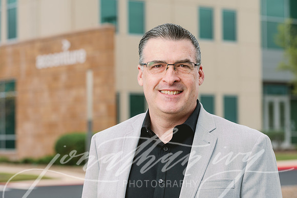 JonathanIvy-Accenture-GlennHoward-Headshots-032023-06