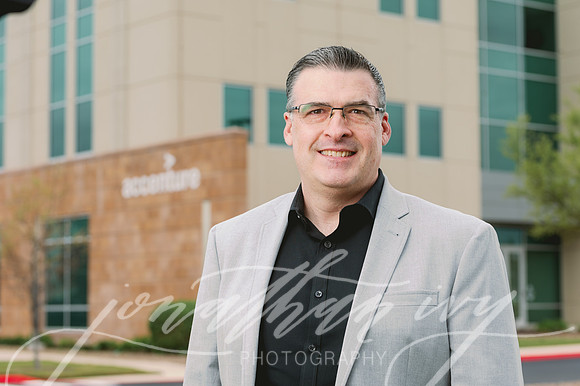 JonathanIvy-Accenture-GlennHoward-Headshots-032023-07