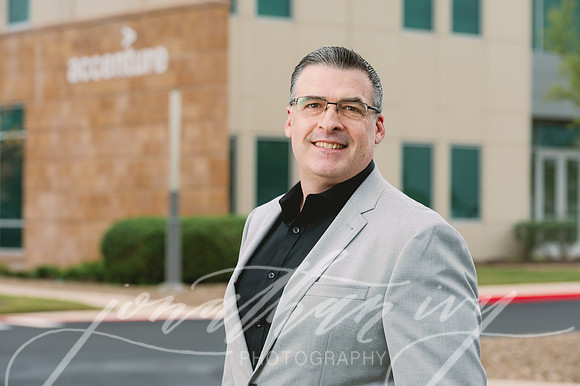 JonathanIvy-Accenture-GlennHoward-Headshots-032023-10