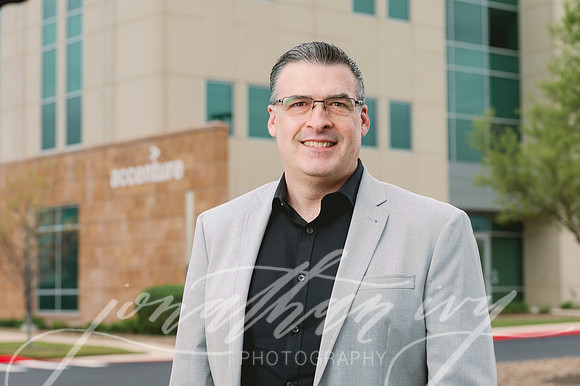 JonathanIvy-Accenture-GlennHoward-Headshots-032023-08