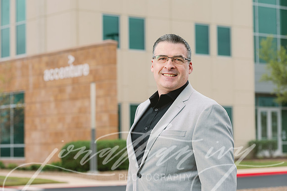 JonathanIvy-Accenture-GlennHoward-Headshots-032023-11-2