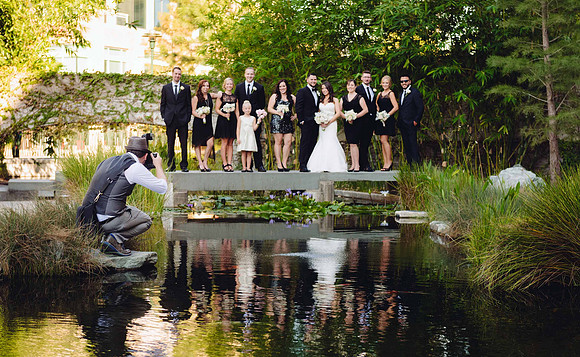 jonathan-ivy-photographing-wedding-party