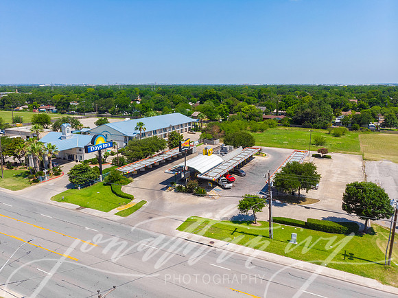 JIP-MarcusMillichap-Sonic5031RigsbyAve-18