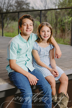 JIP-Loesch-Family-030424-48