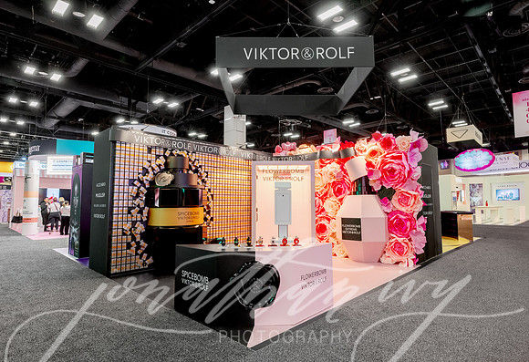 JonathanIvy-Ulta-FLC-2025-Viktor&Rolf-22